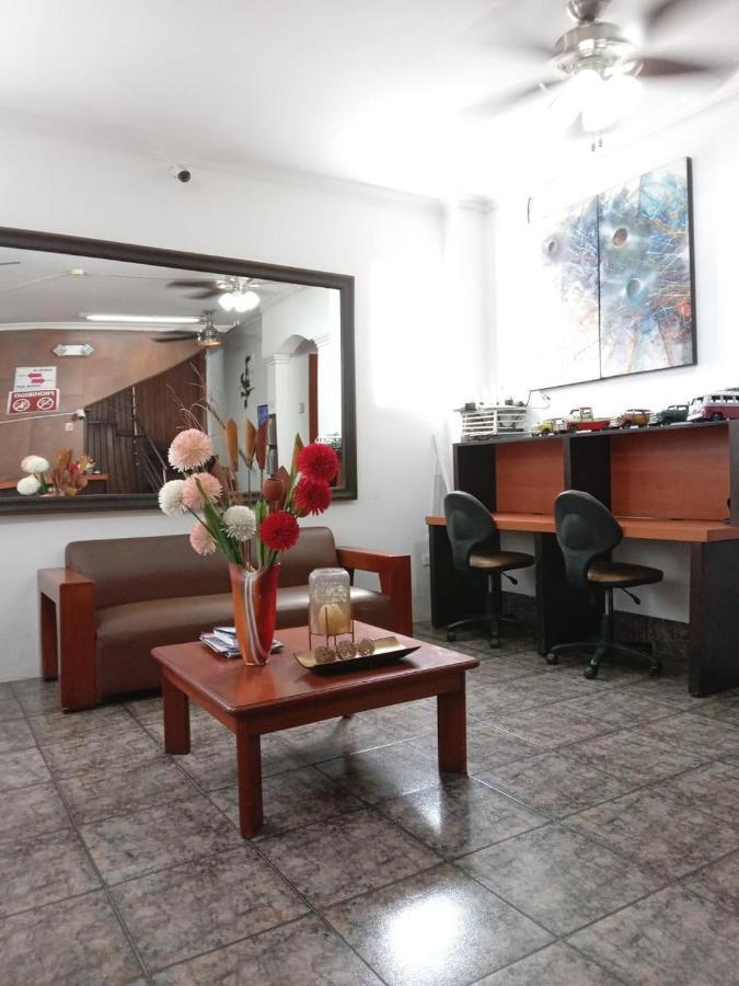Hoteles En Guayaquil - Suites Guayaquil Cerca Del Aeropuerto Zewnętrze zdjęcie