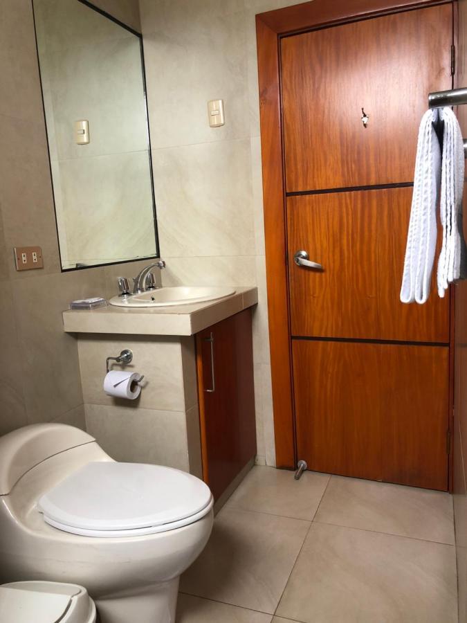 Hoteles En Guayaquil - Suites Guayaquil Cerca Del Aeropuerto Zewnętrze zdjęcie