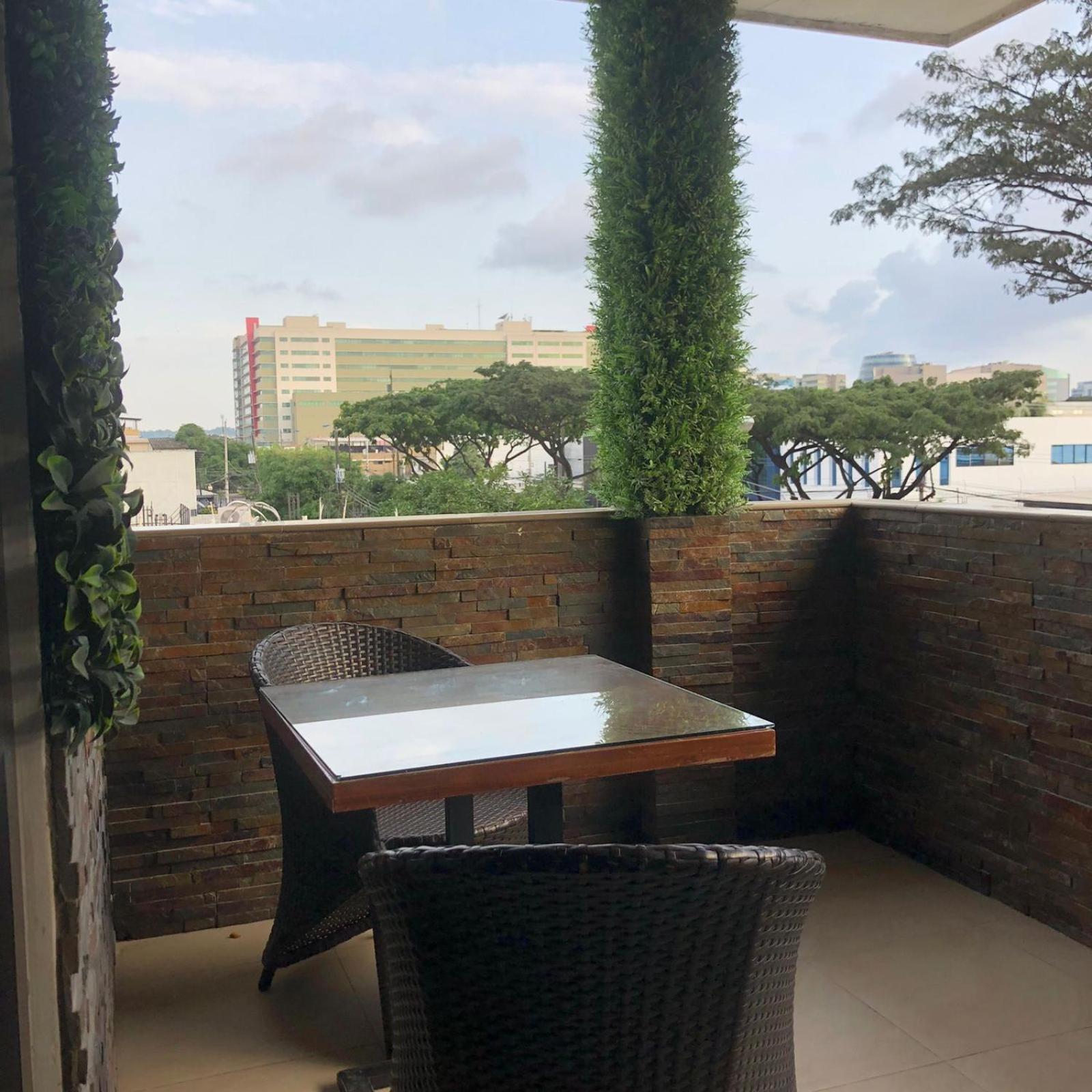 Hoteles En Guayaquil - Suites Guayaquil Cerca Del Aeropuerto Zewnętrze zdjęcie