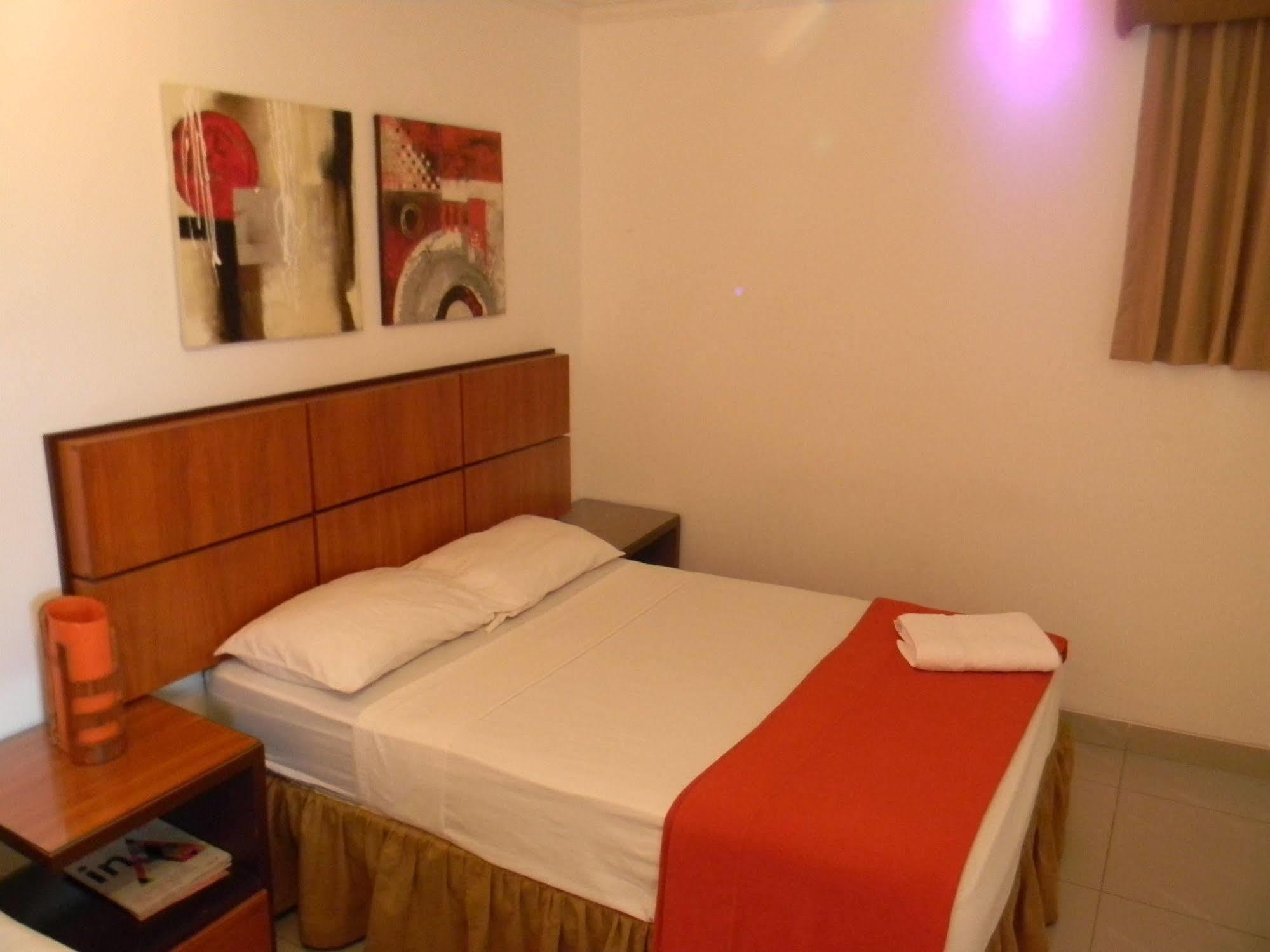 Hoteles En Guayaquil - Suites Guayaquil Cerca Del Aeropuerto Zewnętrze zdjęcie