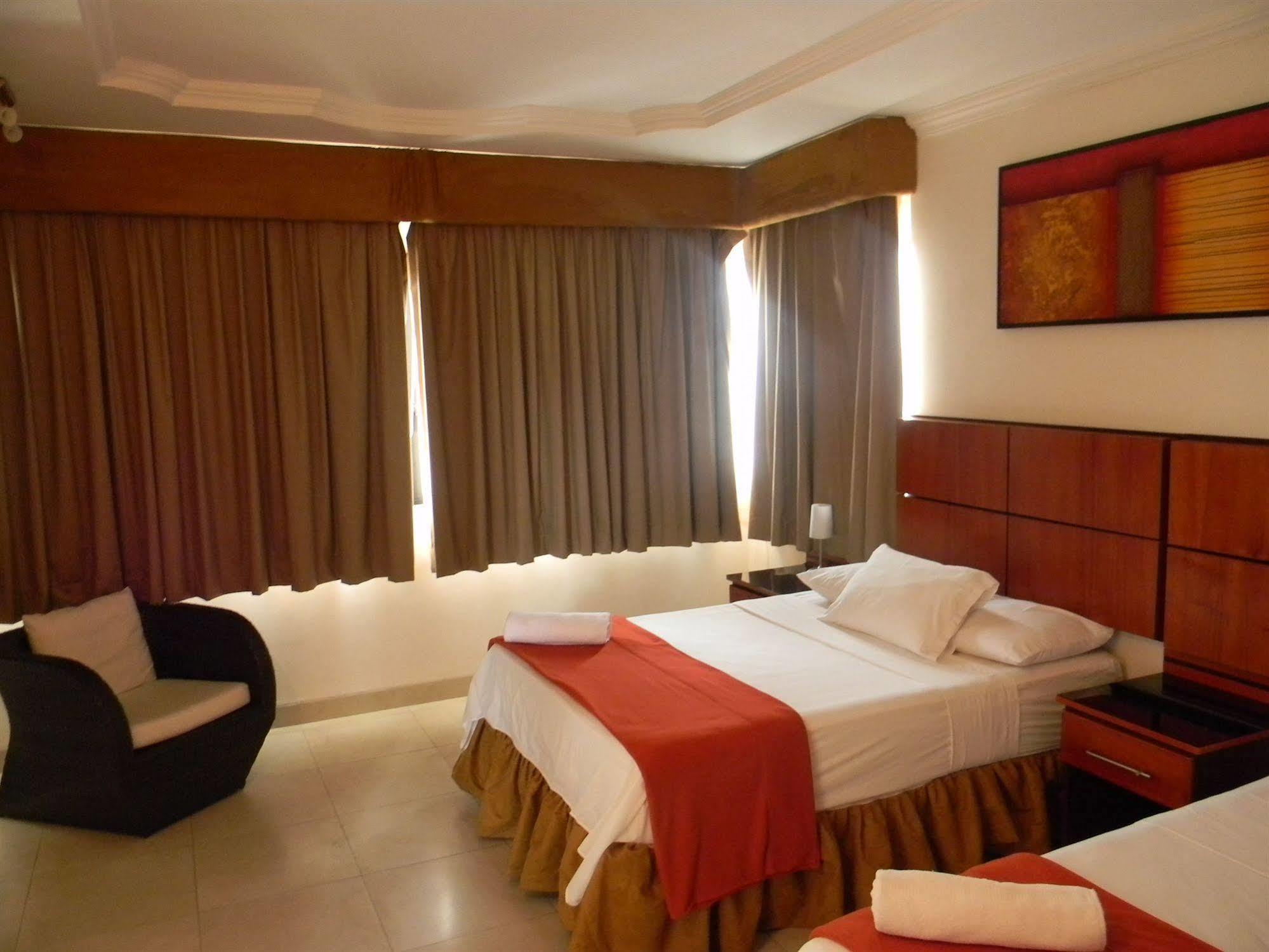 Hoteles En Guayaquil - Suites Guayaquil Cerca Del Aeropuerto Zewnętrze zdjęcie