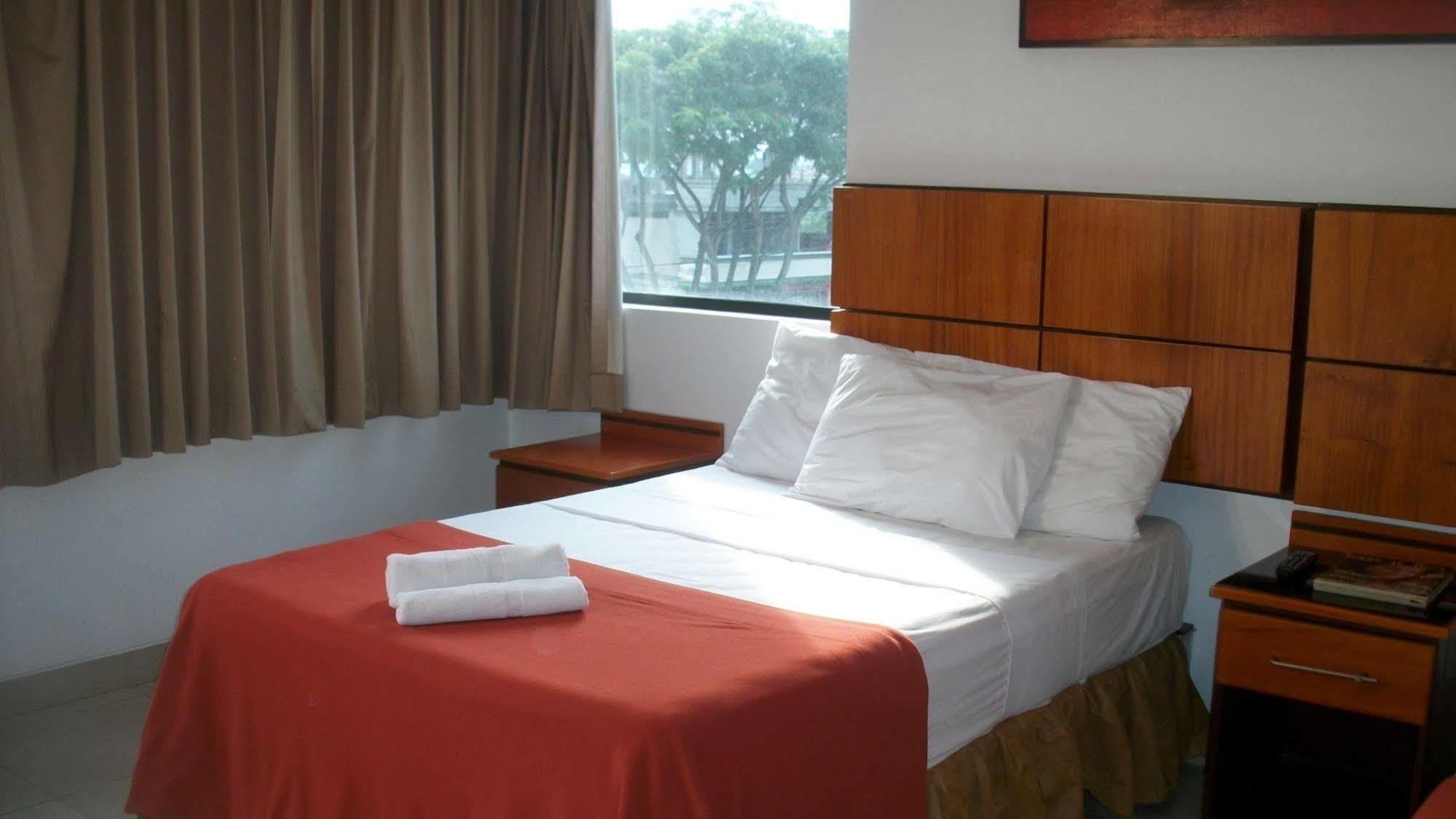Hoteles En Guayaquil - Suites Guayaquil Cerca Del Aeropuerto Zewnętrze zdjęcie